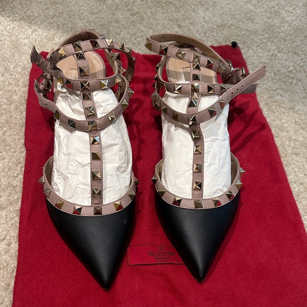 Valentino Garavani Black Pointed Rockstud T-Strap Flats with Nude Straps